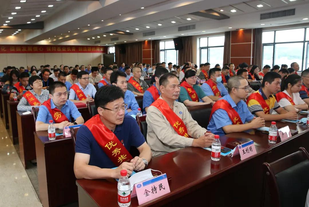 游艇会yth0008举行庆祝建党99周年、  建厂70周年暨先进表彰大会(图3)